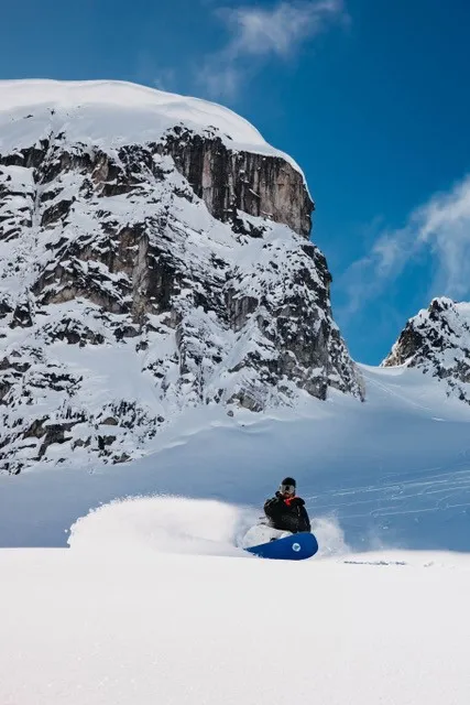 Snowboarder